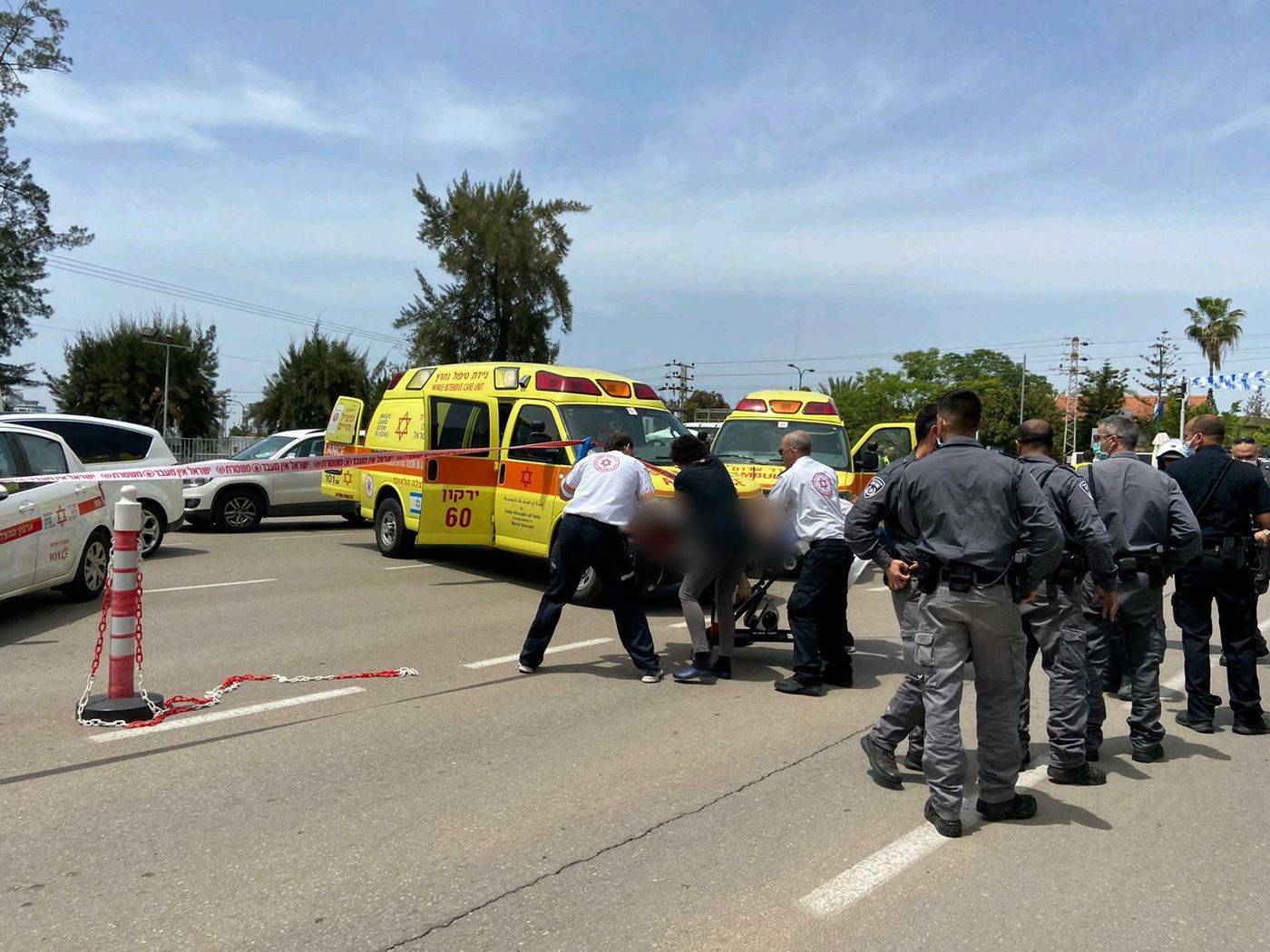 מאבטח נדקר בכניסה לבית החולים תל השומר