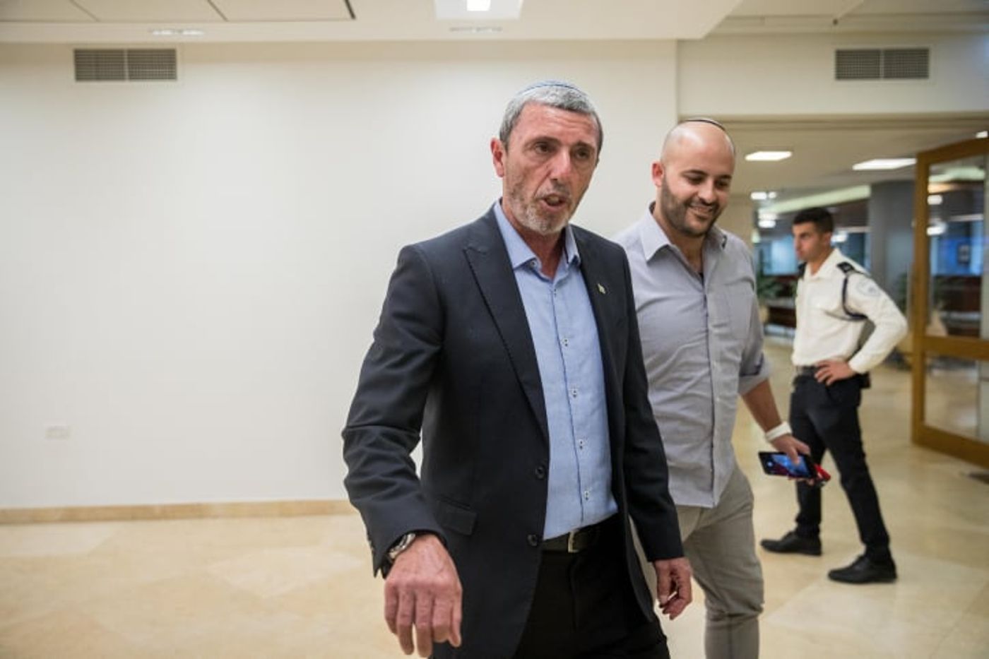סקר:מה הציבור הסרוג חושב על המהלך של הרב רפי?