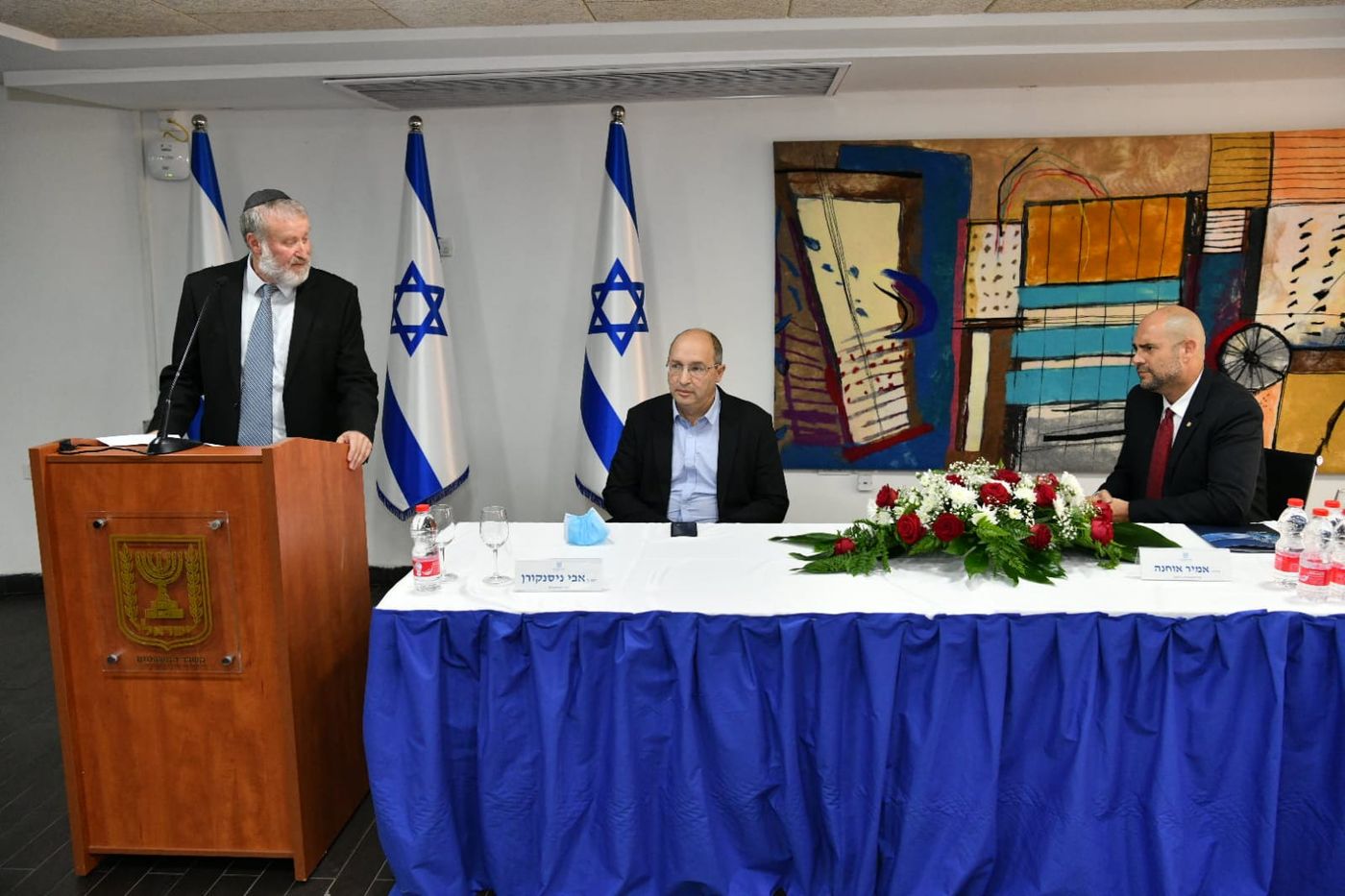 היועמ"ש: "מעלים טענות כזב ומנסים לפגוע בעבודתנו"