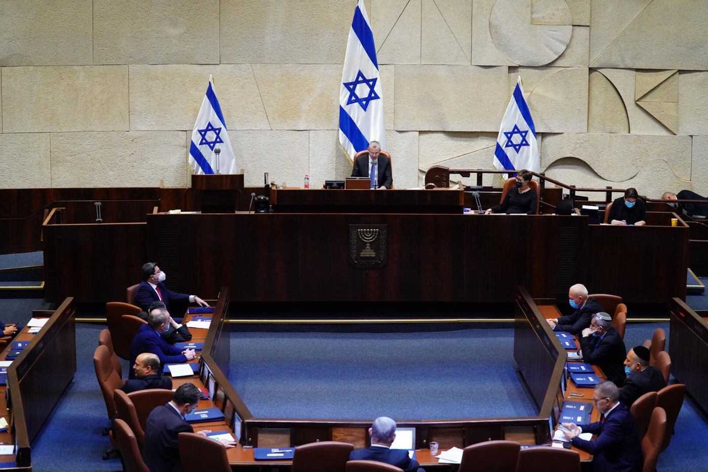 סידורי המליאה החדשים: סמוטריץ' ליד היבה יזבק