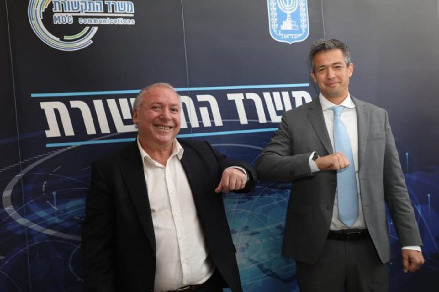 השר היוצא דוד אמסלם והשר הנכנס יועז הנדל