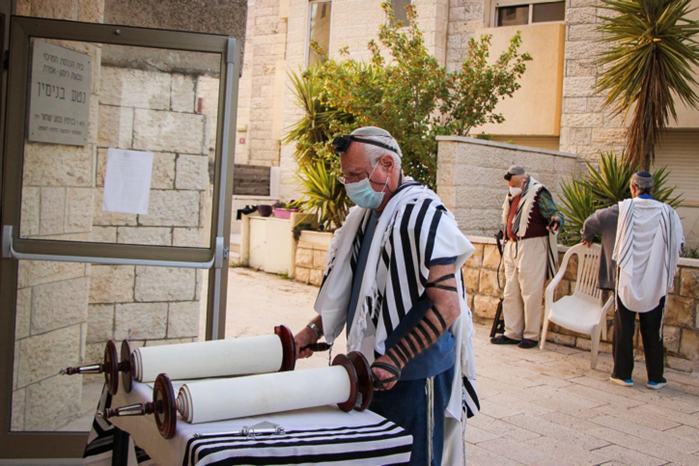 הרב הראשי לרה"מ: פתח את בתי הכנסת באופן מיידי