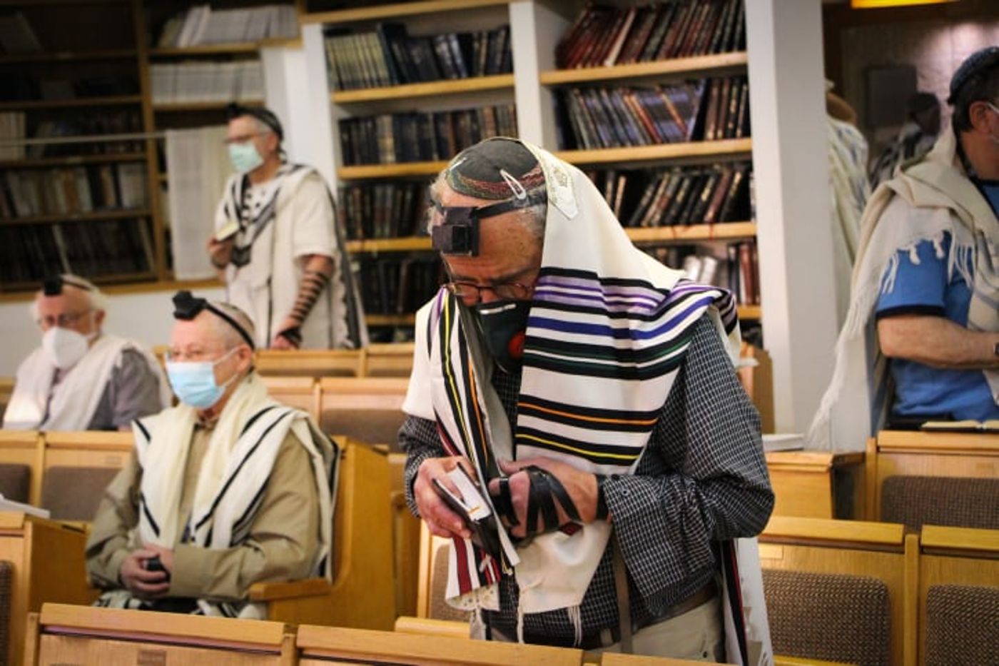 לא רק בתי כנסת: אלו עוד הקלות אישרה הממשלה?