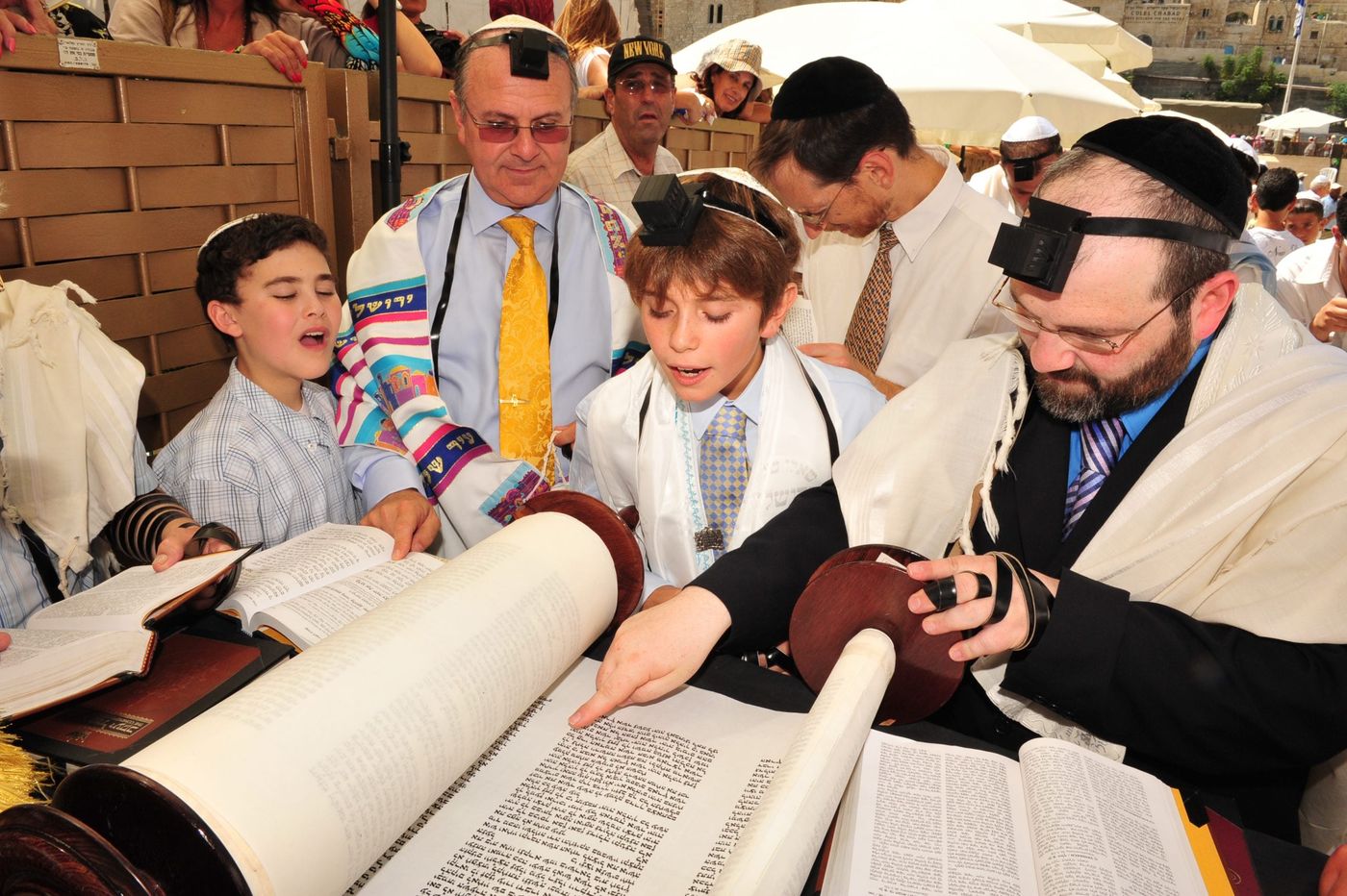 נער חילוני קורא בבר מצווה כדי לשמר את נעימת הזהות