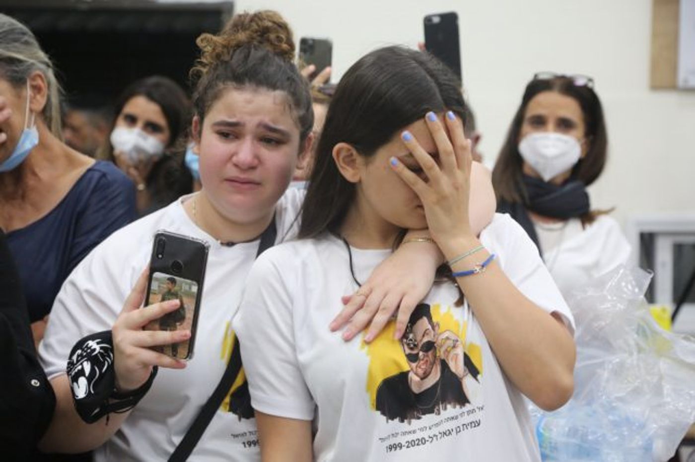 גלריה: הכנסת ספר תורה לזכרו של עמית בן יגאל הי"ד