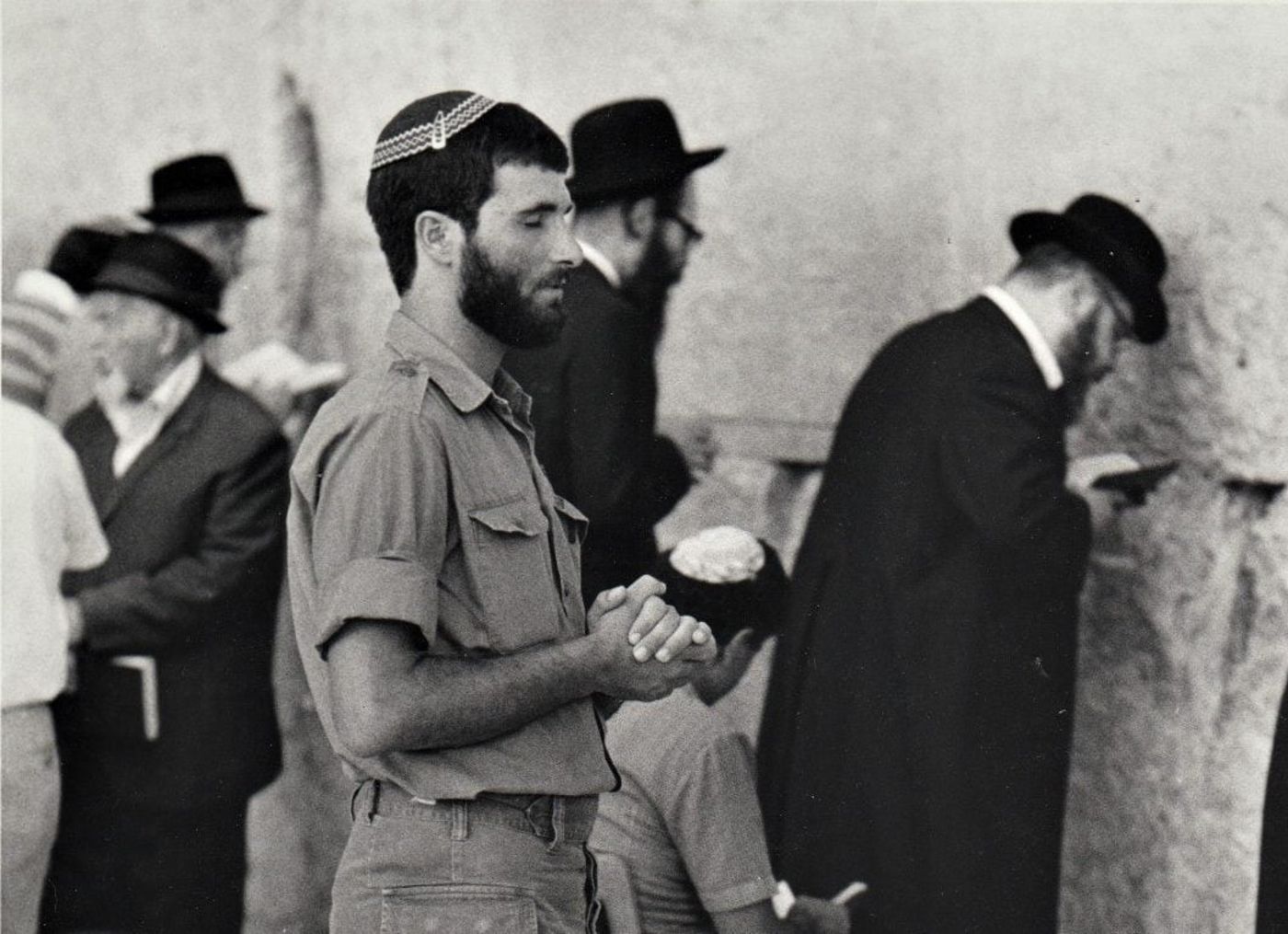 מכירים את האיש שבתמונה? הצלם רוצה לפגוש אותו