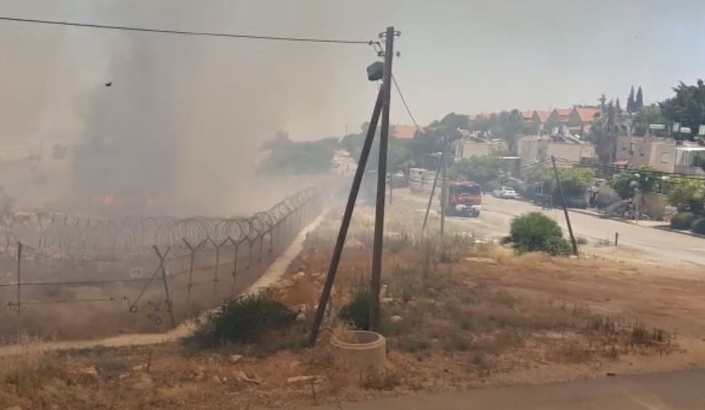 שריפה סמוך למעלה אפרים; האש מתקרבת ליישוב. צפו
