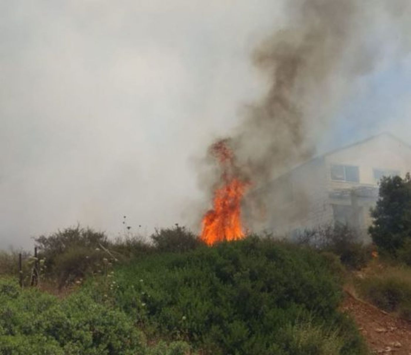 שריפה פרצה בין מספר בתים ביישוב נחליאל