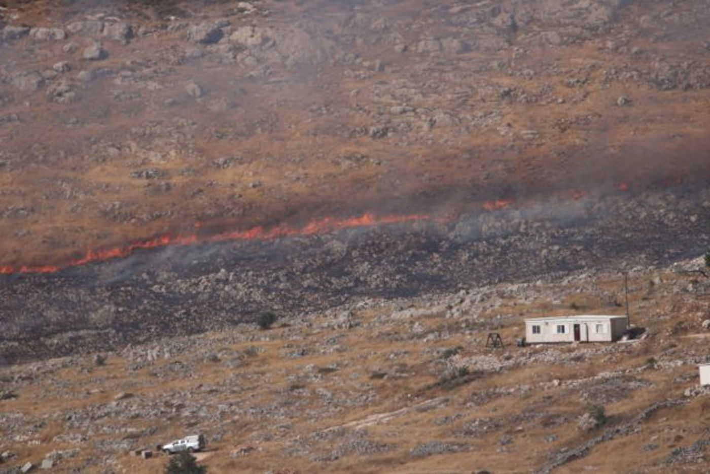 שריפה ענקית סמוך לגבעת רונן; העלייה ליישוב נחסמה