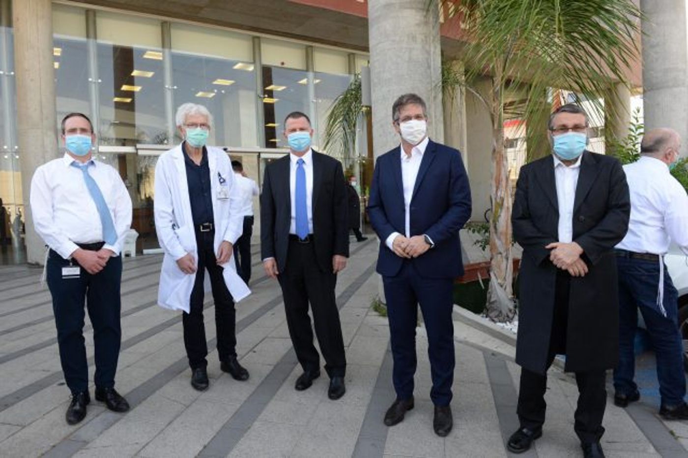 לראשונה: אדלשטיין ביקר בבית החולים מעיני הישועה
