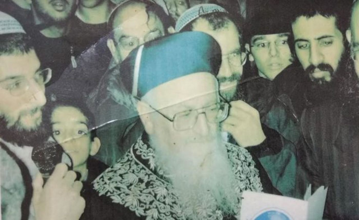 הכותב עם הרב אליהו זצ"ל במערת המכפלה