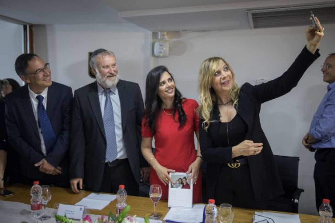 יום הסלפי הבינלאומי: נרקיסיזם או שחרור מטפיזי