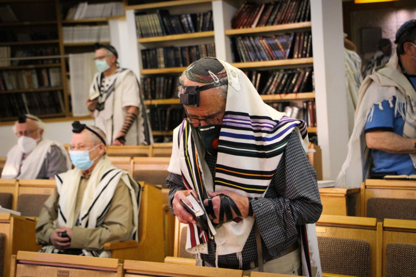 כמה נדבקו בבתי הכנסת ואיפה נדבקו הכי הרבה?
