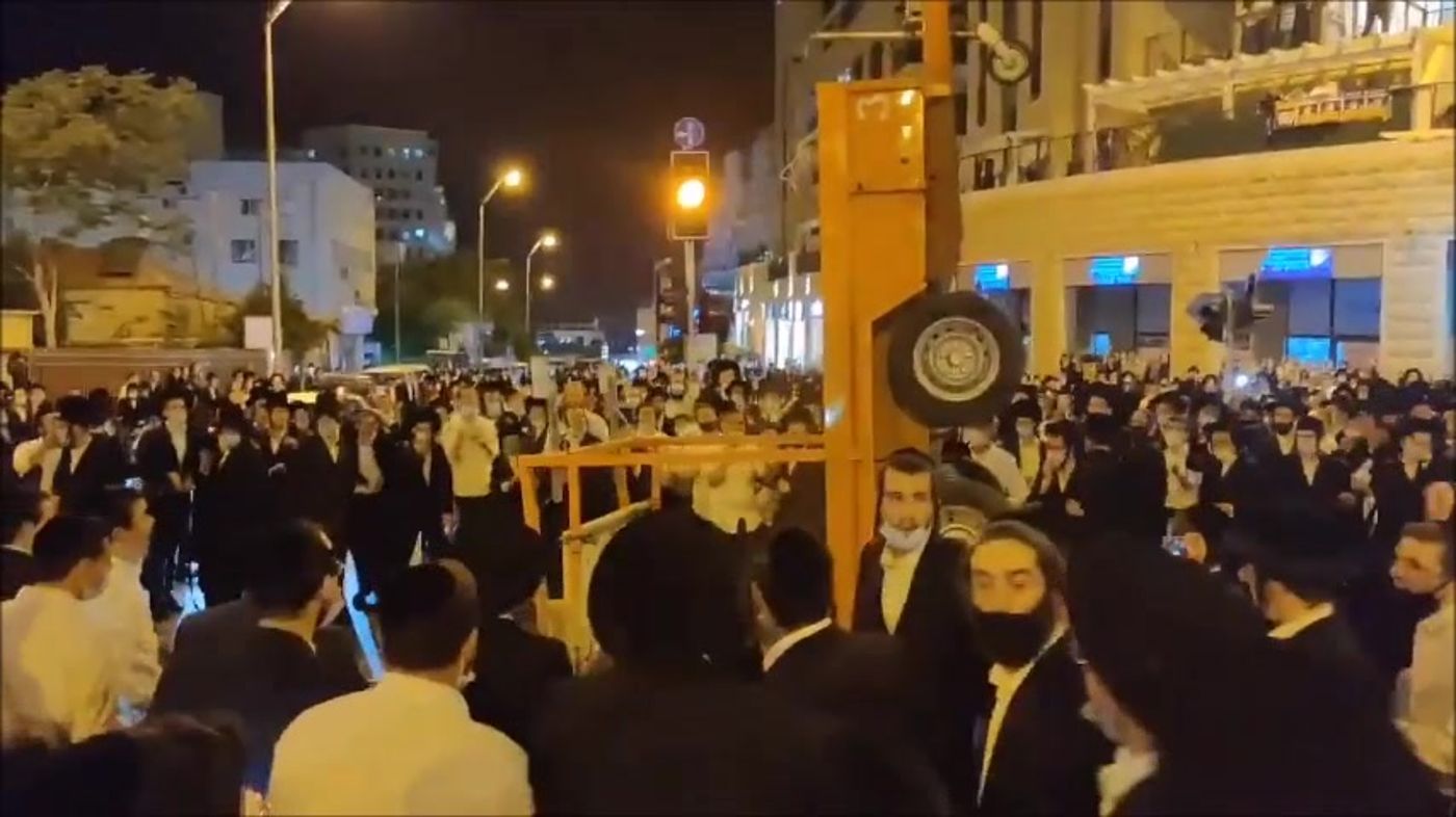 הפגנת החרדים יצאה משליטה, המשטרה מאופקת