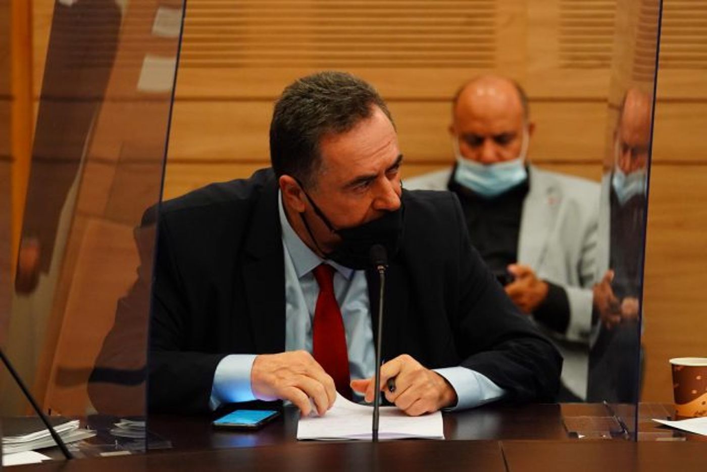 עימות חריף בין שר האוצר לזוהר: "לשקול את כהונתו"