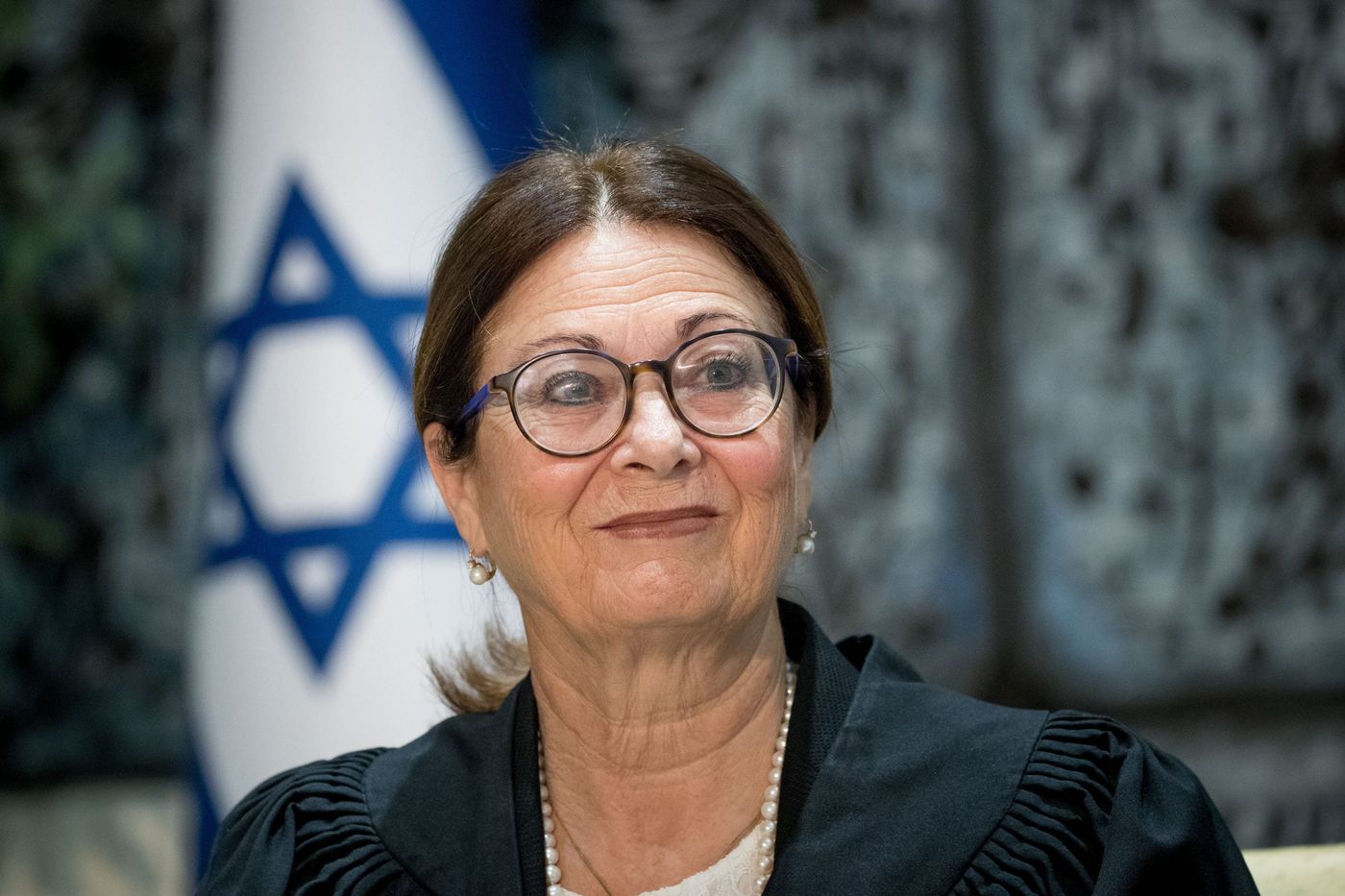 הנשיאה חיות. במידה ותוגש עתירה נגד הוועדה בה היא חברה, שופטי בג"ץ הכפופים לה ידונו בה