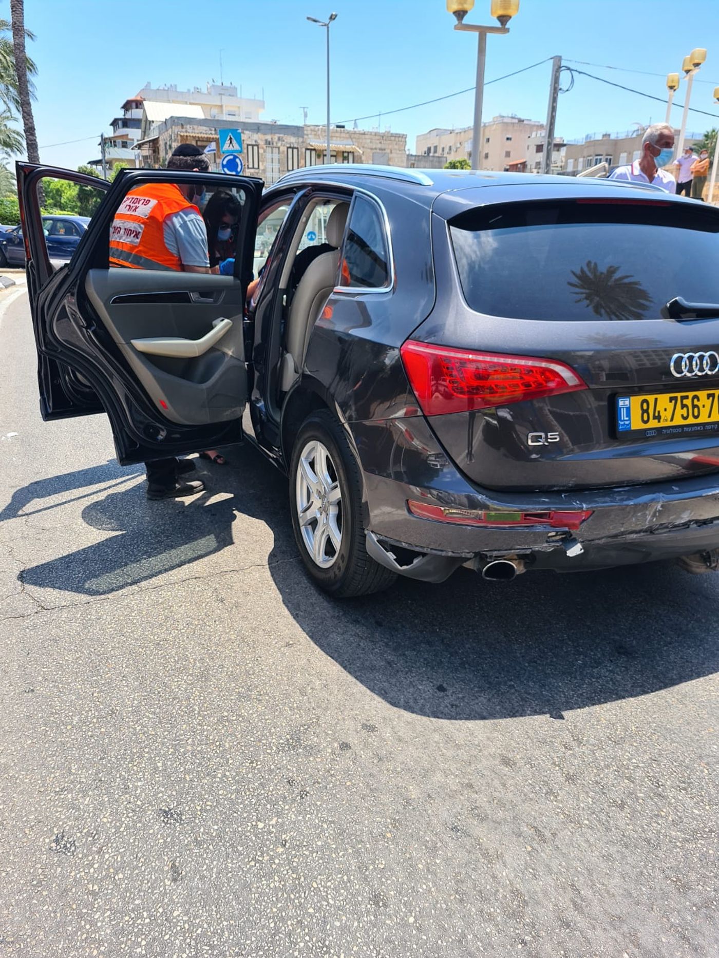תאונת דרכים בעכו: רכב התנגש בעמוד, 6 פצועים