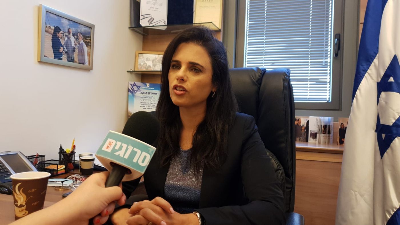 שקד תוקפת: "מה עם ילדי א-ב? הם לא יודעים לקרוא!"