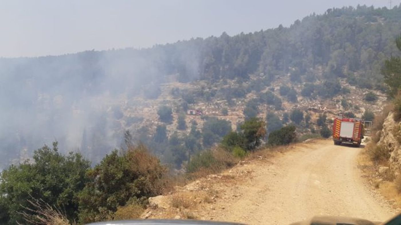 שריפה חורש משתוללת באזור ירושלים