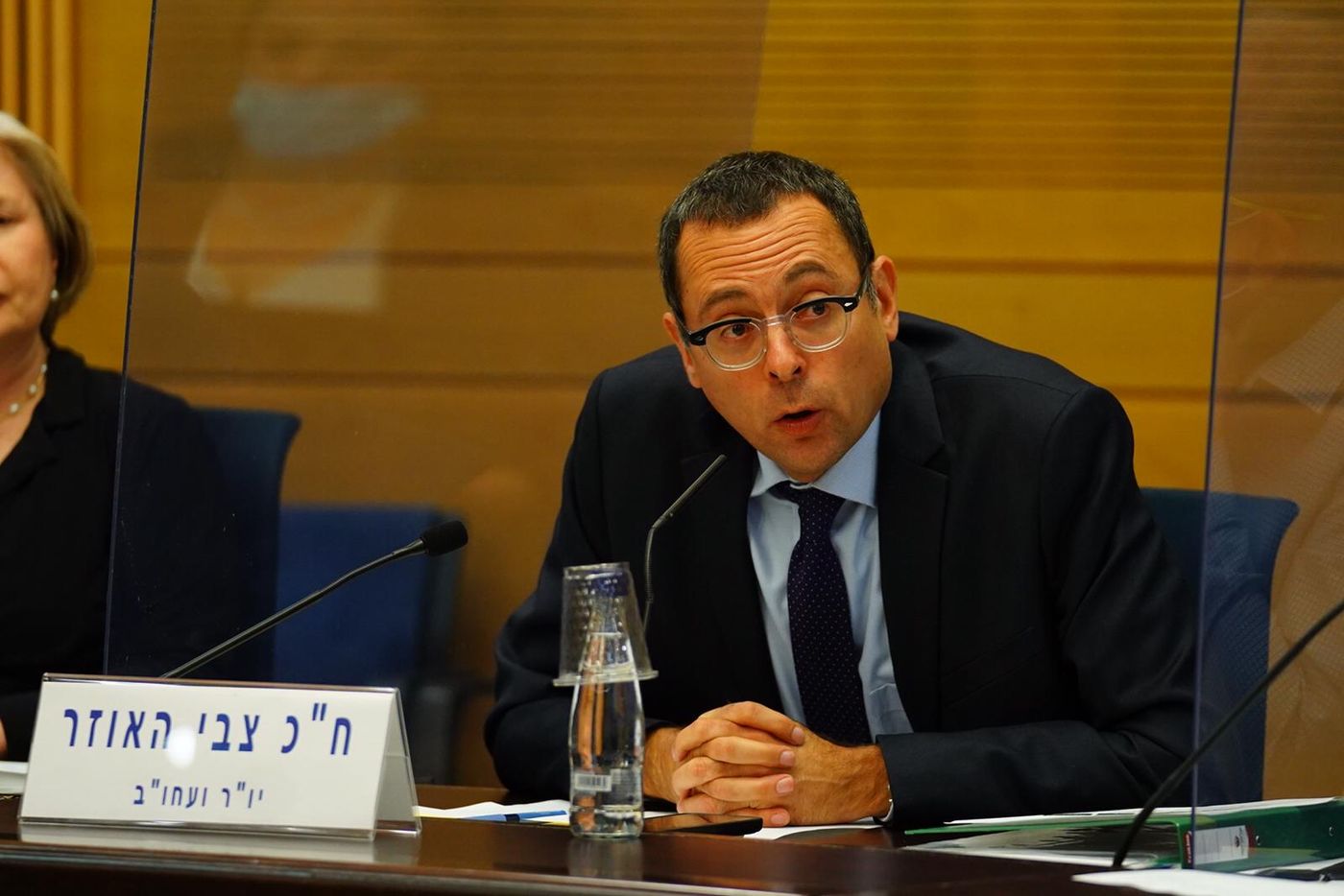 תרחיש קודר: קורונה ושפעת יחד,מחסור בצוותים רפואיים