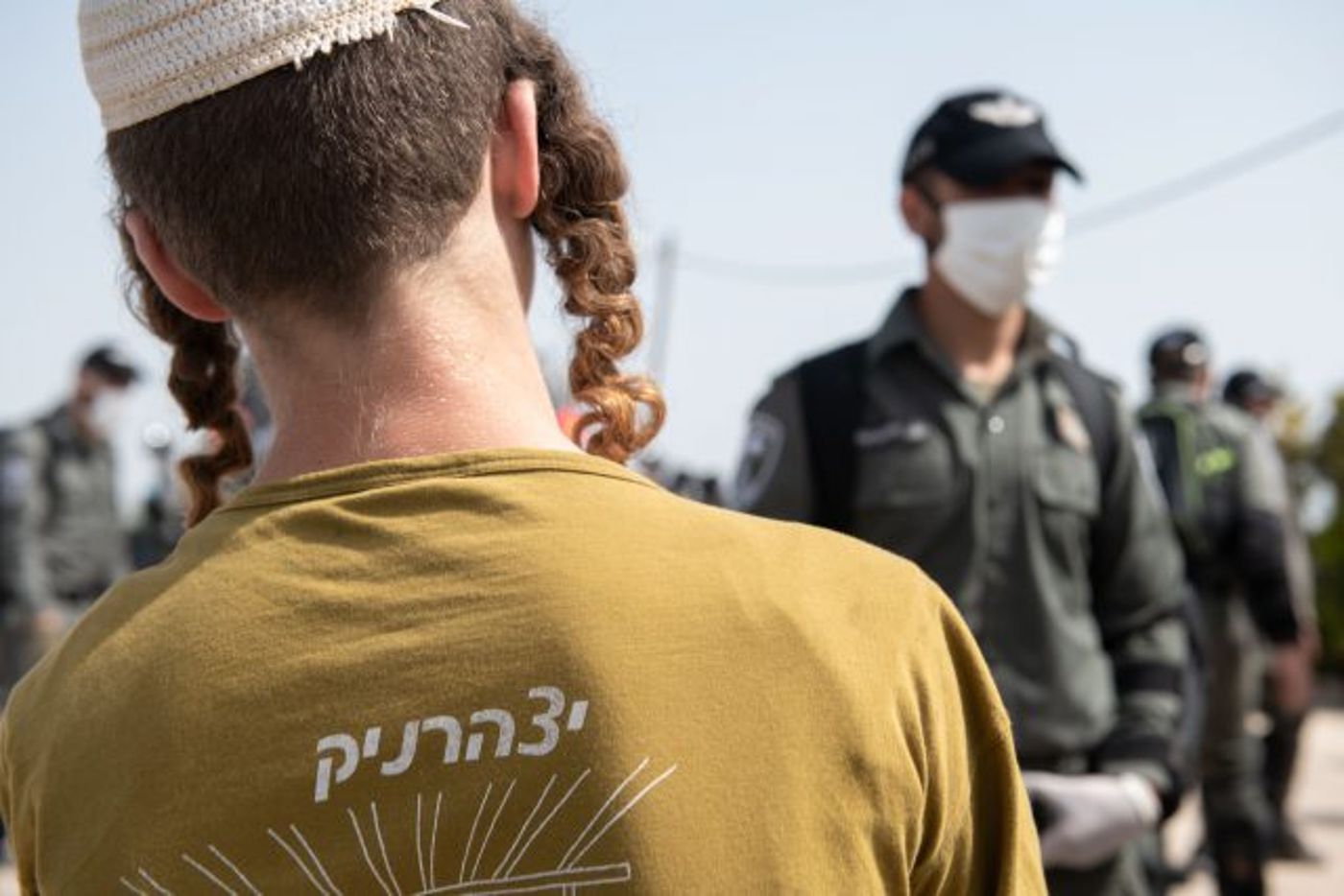 הכנסת מילים לפיו של הנחקר (Sraya Diamant/Flash90)