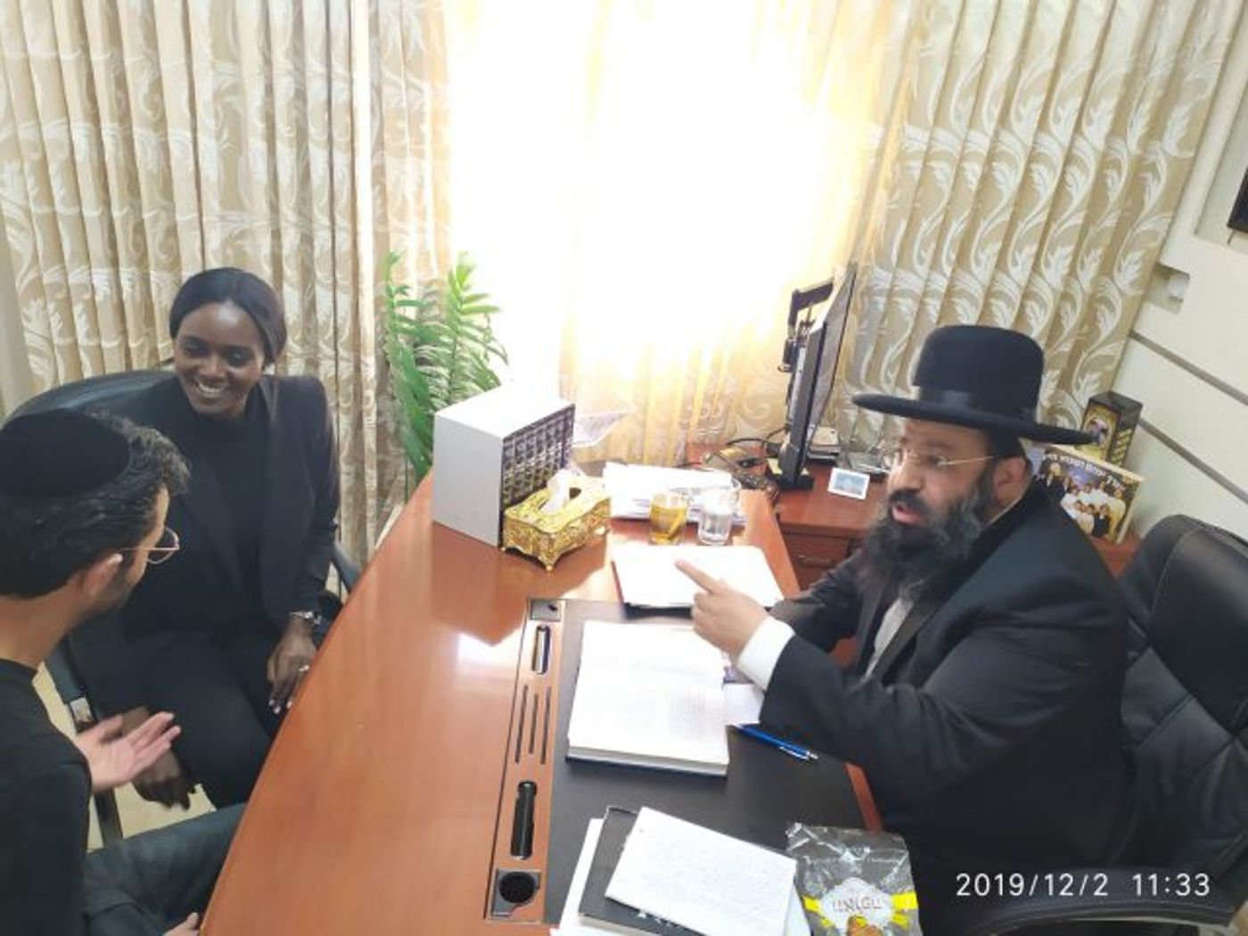 בחרו את השם יחד עם הרב (באדיבות: איציק אוחנה כתב הברנז'ה של כיכר השבת)