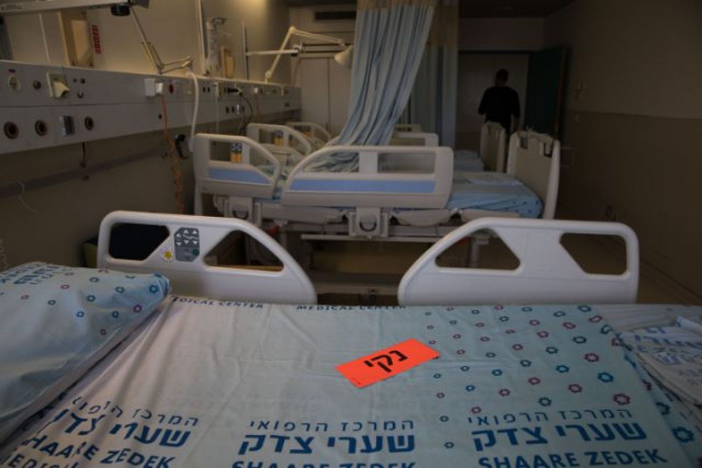 מיטות אישפוז בשערי צדק
