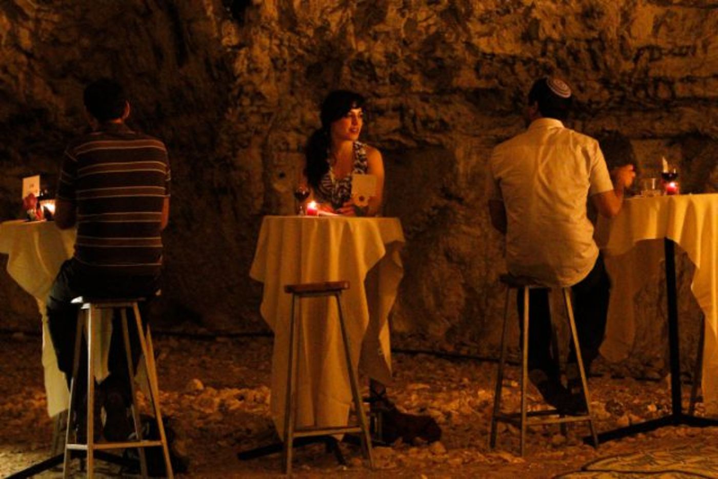 הקורונה יצרה בעיה בעולם הדייטים, למצולמים אין קשר לנאמר בכתבה