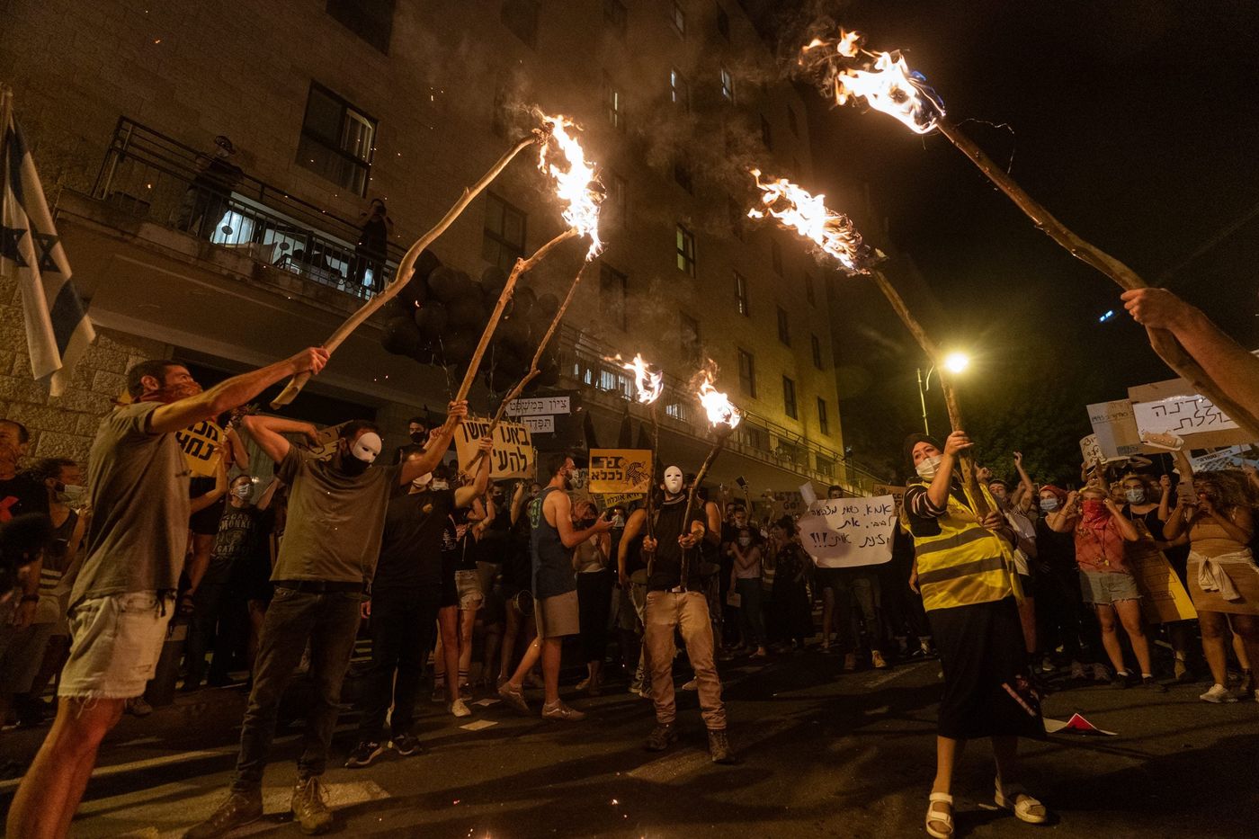 עתירה: ההפגנות מול מעון ראש הממשלה יעצרו?