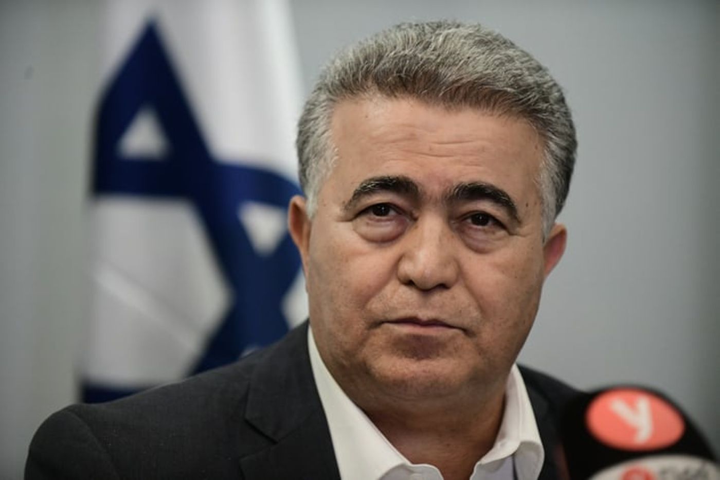 עמיר פרץ: "לא נתמזג עם כחול לבן"