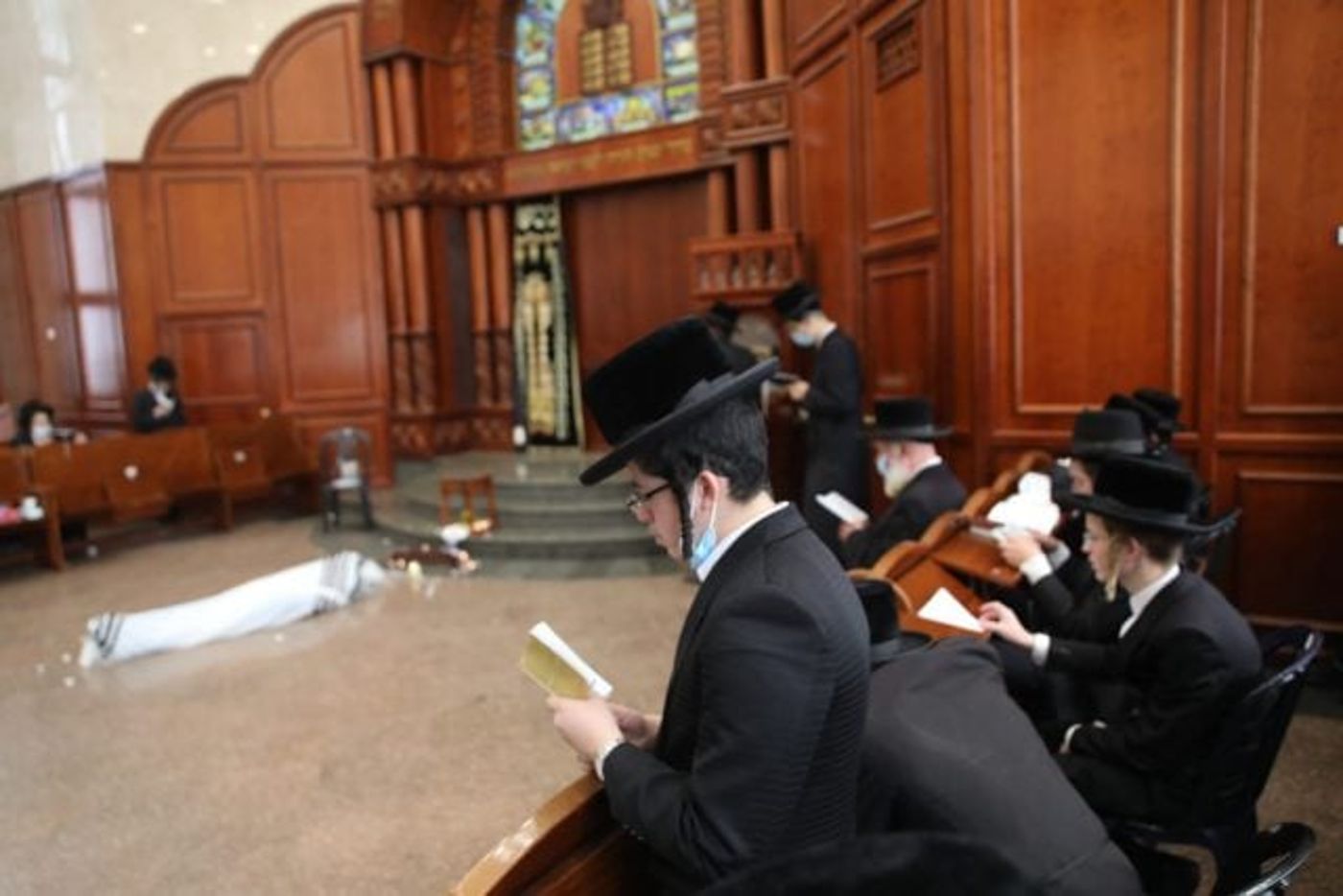 גלריה: מיטתו של האדמו"ר מסדיגורא בבית המדרש