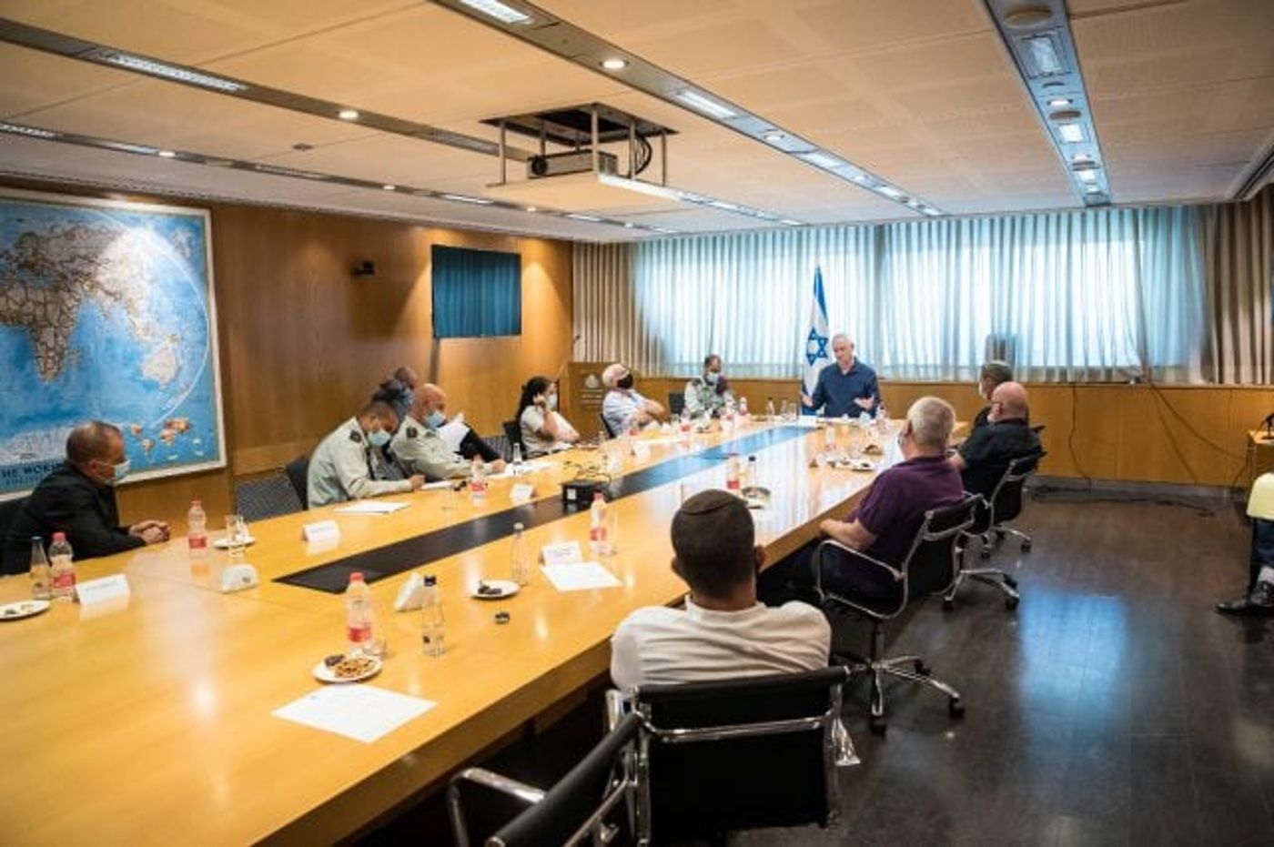 גנץ: אנו יודעים לפגוע גם במבנים וגם במי שבתוכם