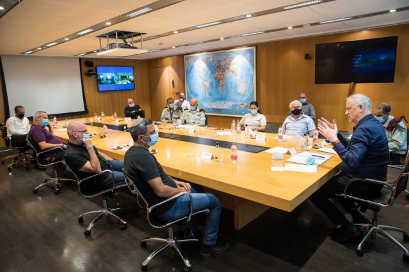 גנץ: אנו יודעים לפגוע גם במבנים וגם במי שבתוכם