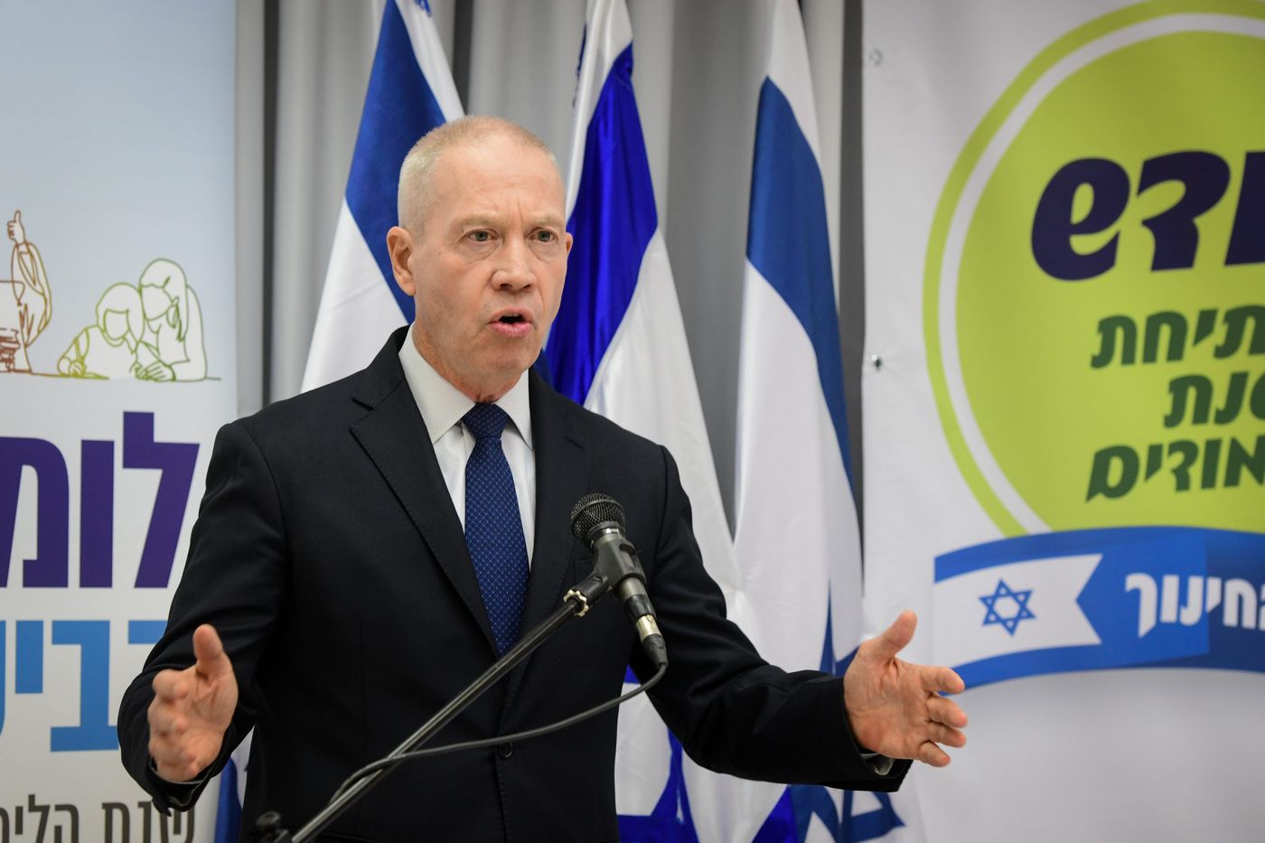 גלנט בחדר המצב של משרד החינוך, אמש