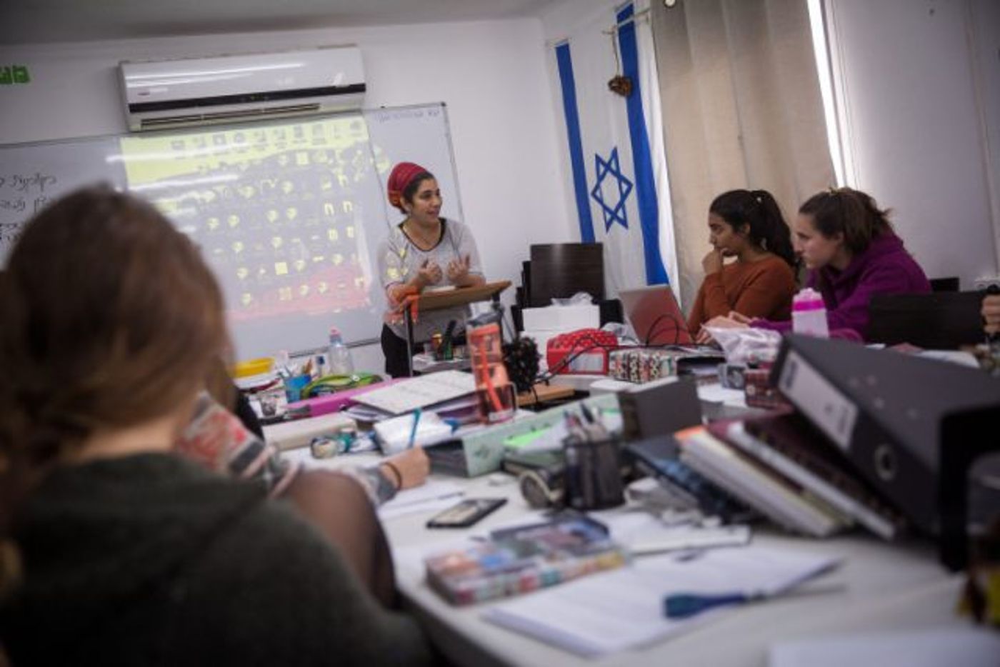 לימוד במדרשה אילוסטרציה, למצולמות אין קשר לנאמר בכתבה