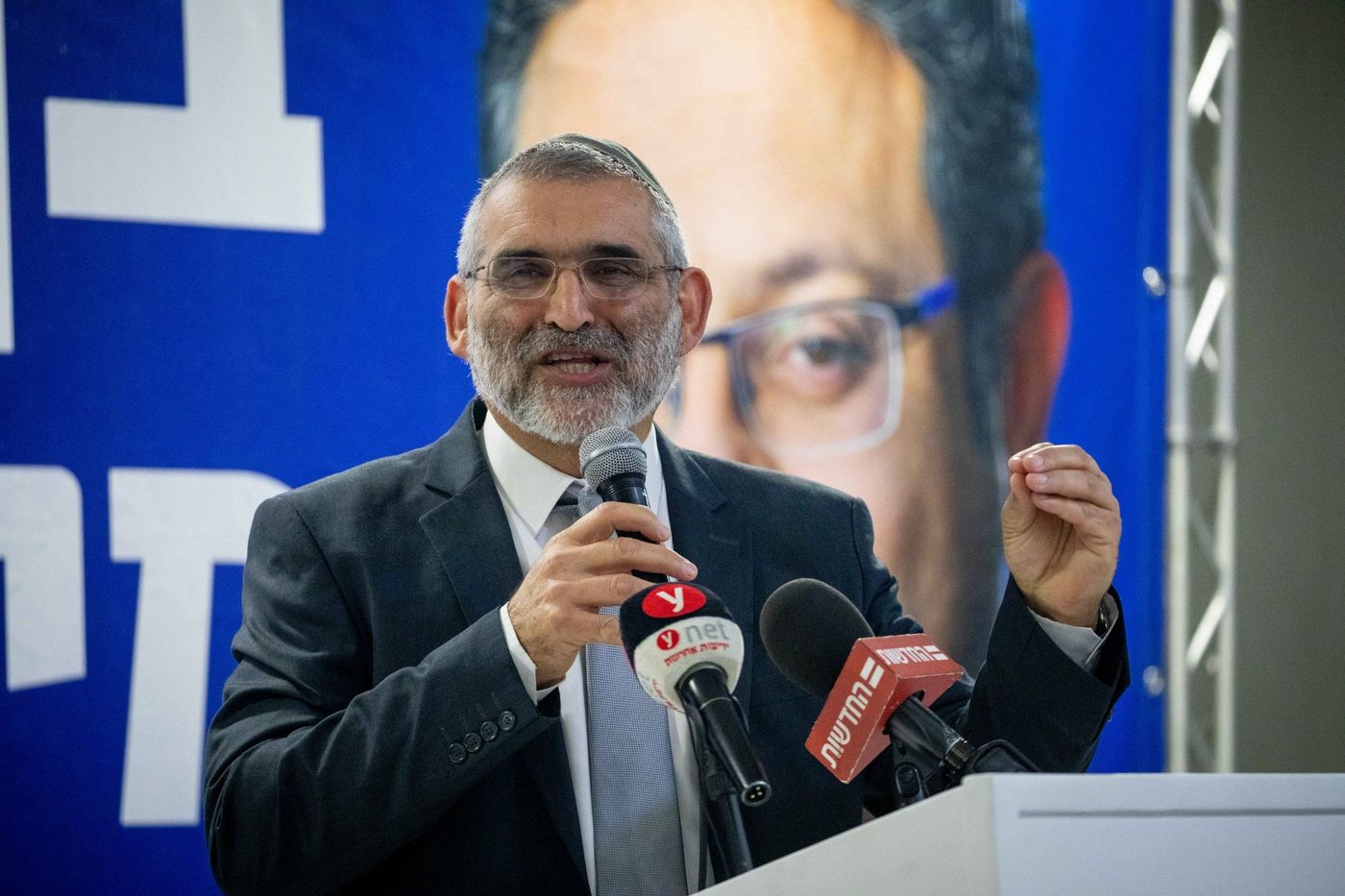 'אני פסול': מיכאל בן ארי מגיב לפרסום של עמית סגל