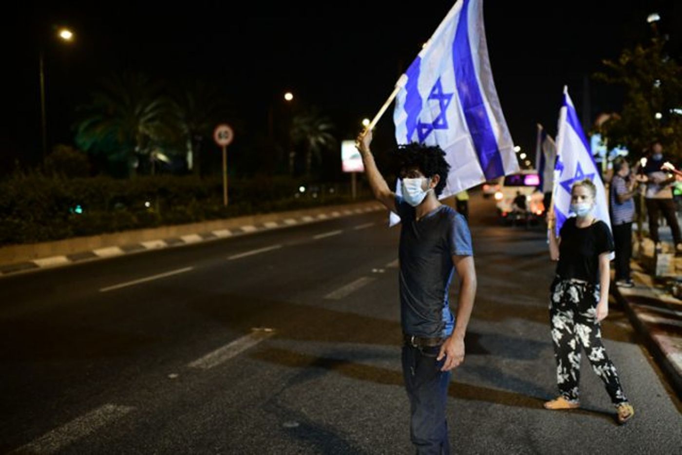 מאות מפגינים במקום בו נרצח הרב שי אוחין הי"ד