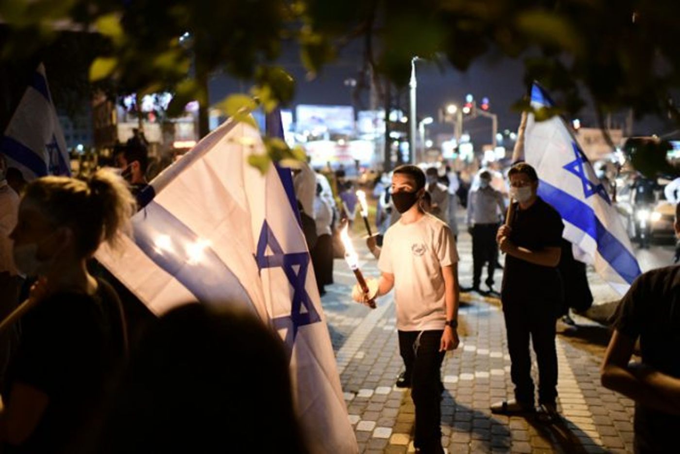 מאות מפגינים במקום בו נרצח הרב שי אוחין הי"ד