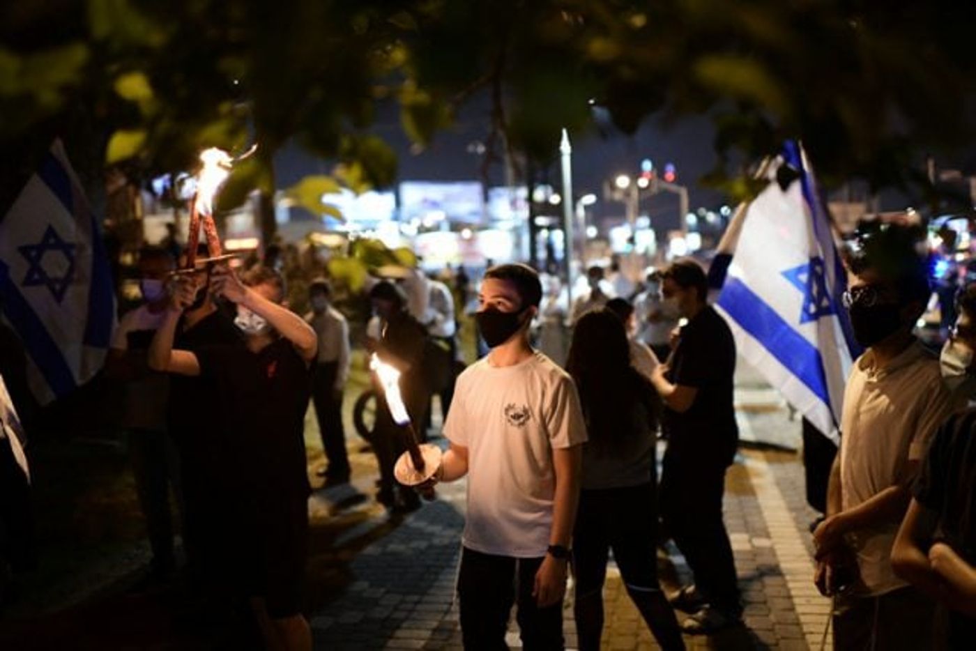 מאות מפגינים במקום בו נרצח הרב שי אוחין הי"ד