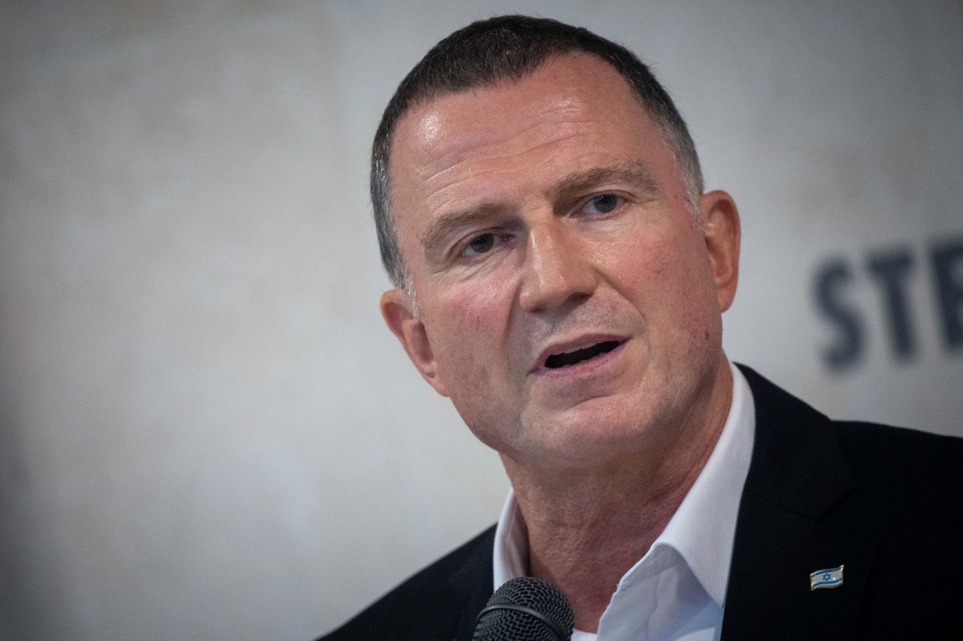 שר הבריאות אדלשטיין בבשורה משמחת להורים