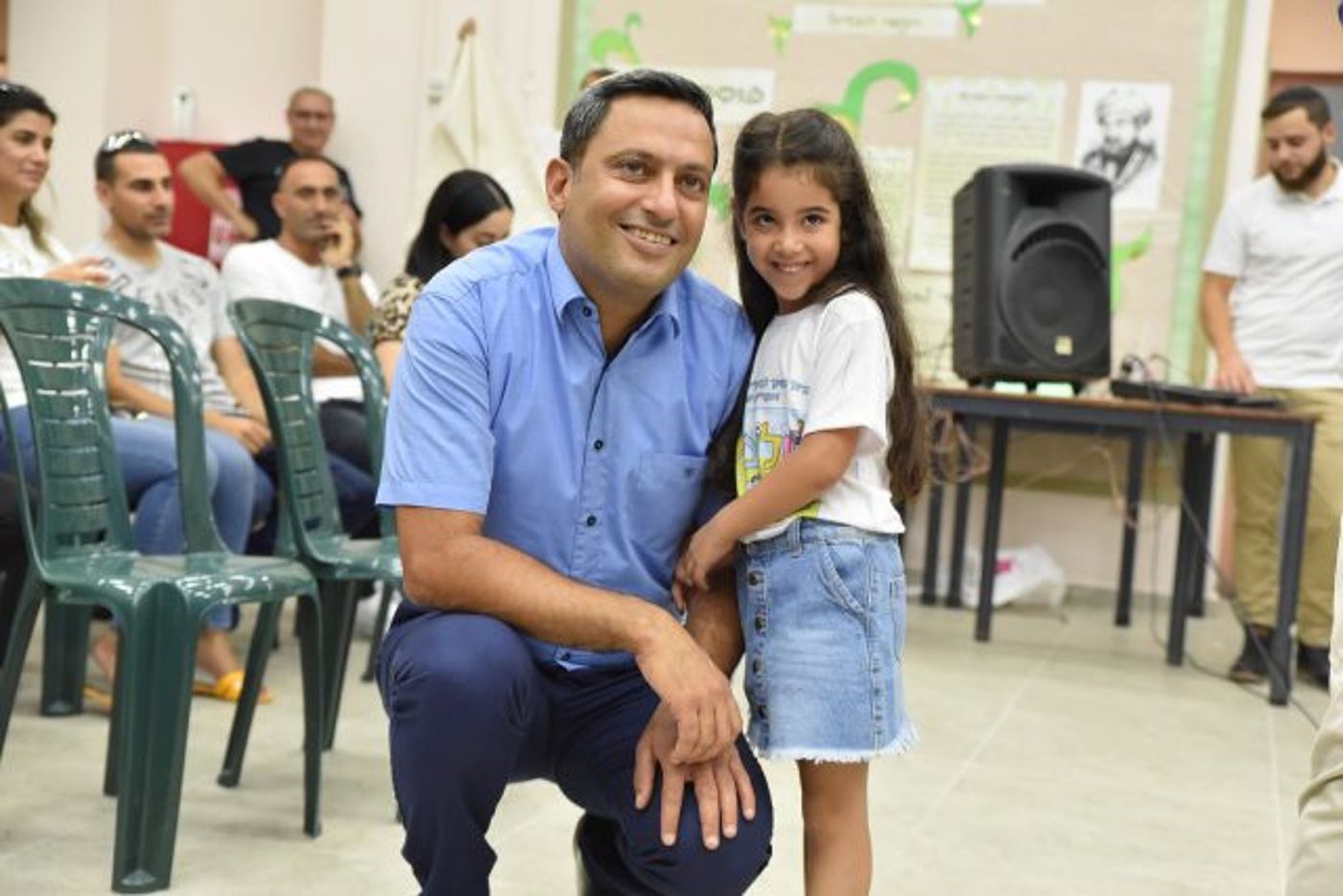 אלון דוידי בביקור בגן ילדים (דוברות עיריית שדרות)