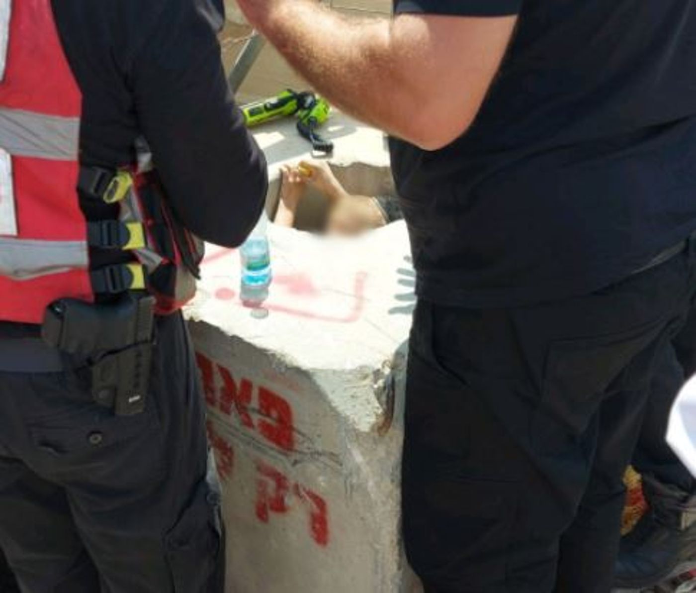 חילוץ דרמטי: ילד בן 7 "נבלע" בתוך בטונדה וחולץ
