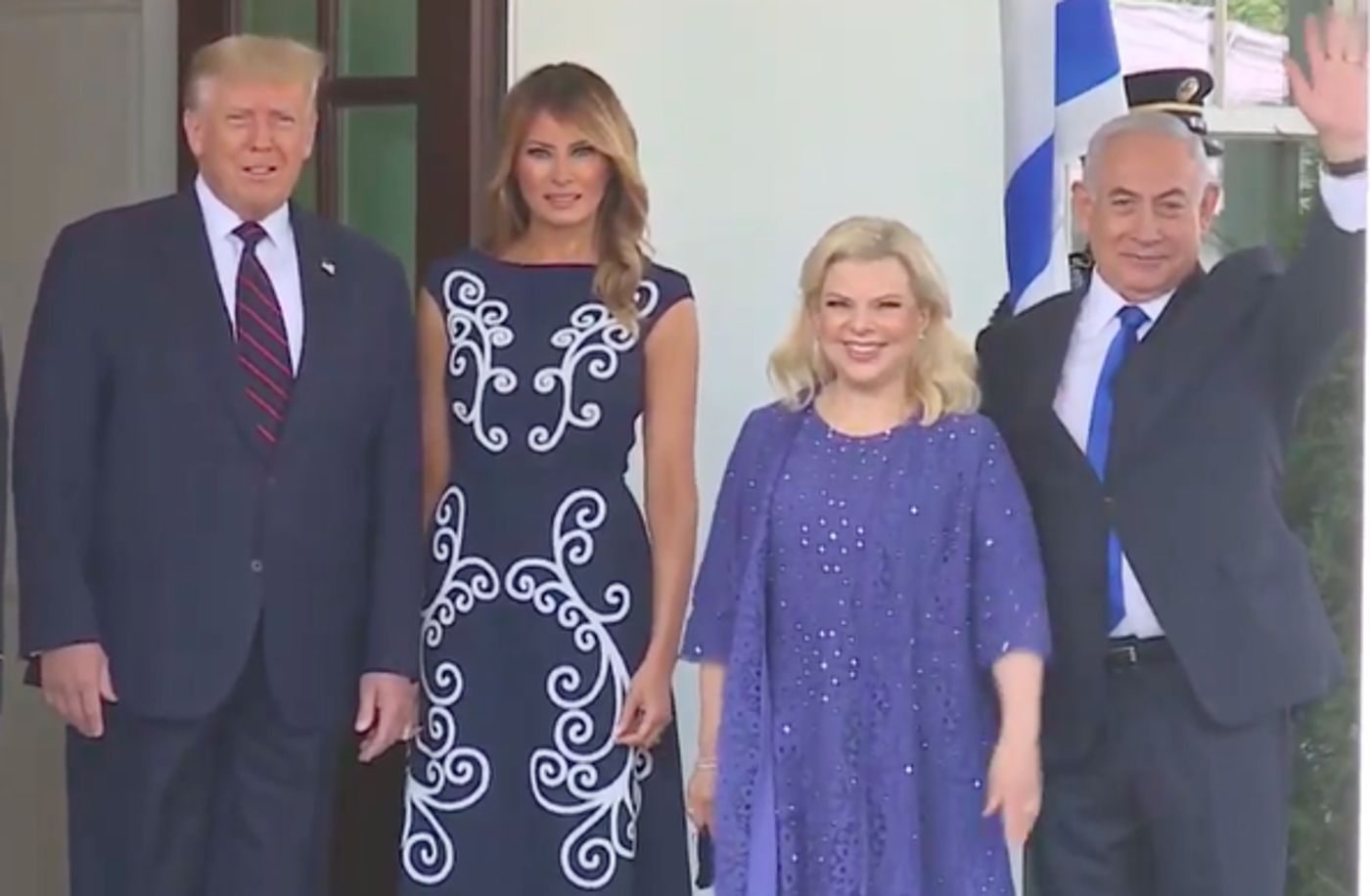 מה לבשה שרה נתניהו לחתימה על הסכם השלום?