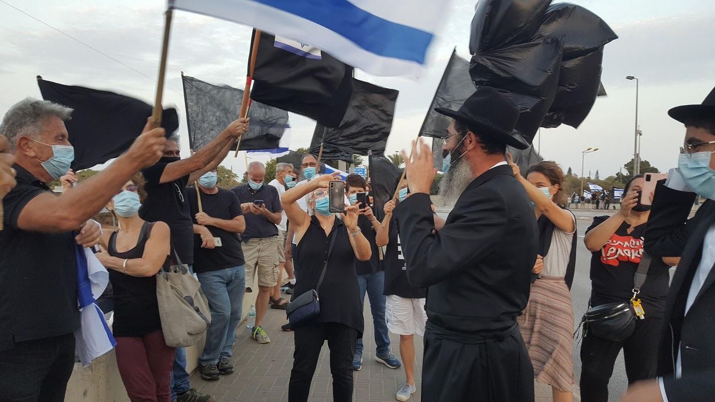 "נתניהו מסית ומשסה בין מתפללים למפגינים"