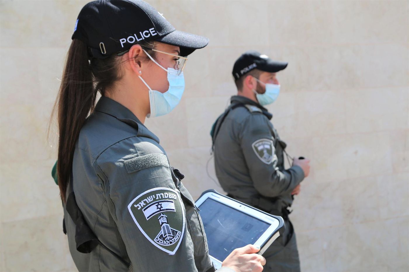 צפו: המשטרה תופסת על חם בר שהפר את הסגר