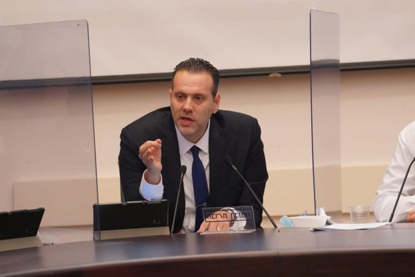 מיקי זוהר בוועדה