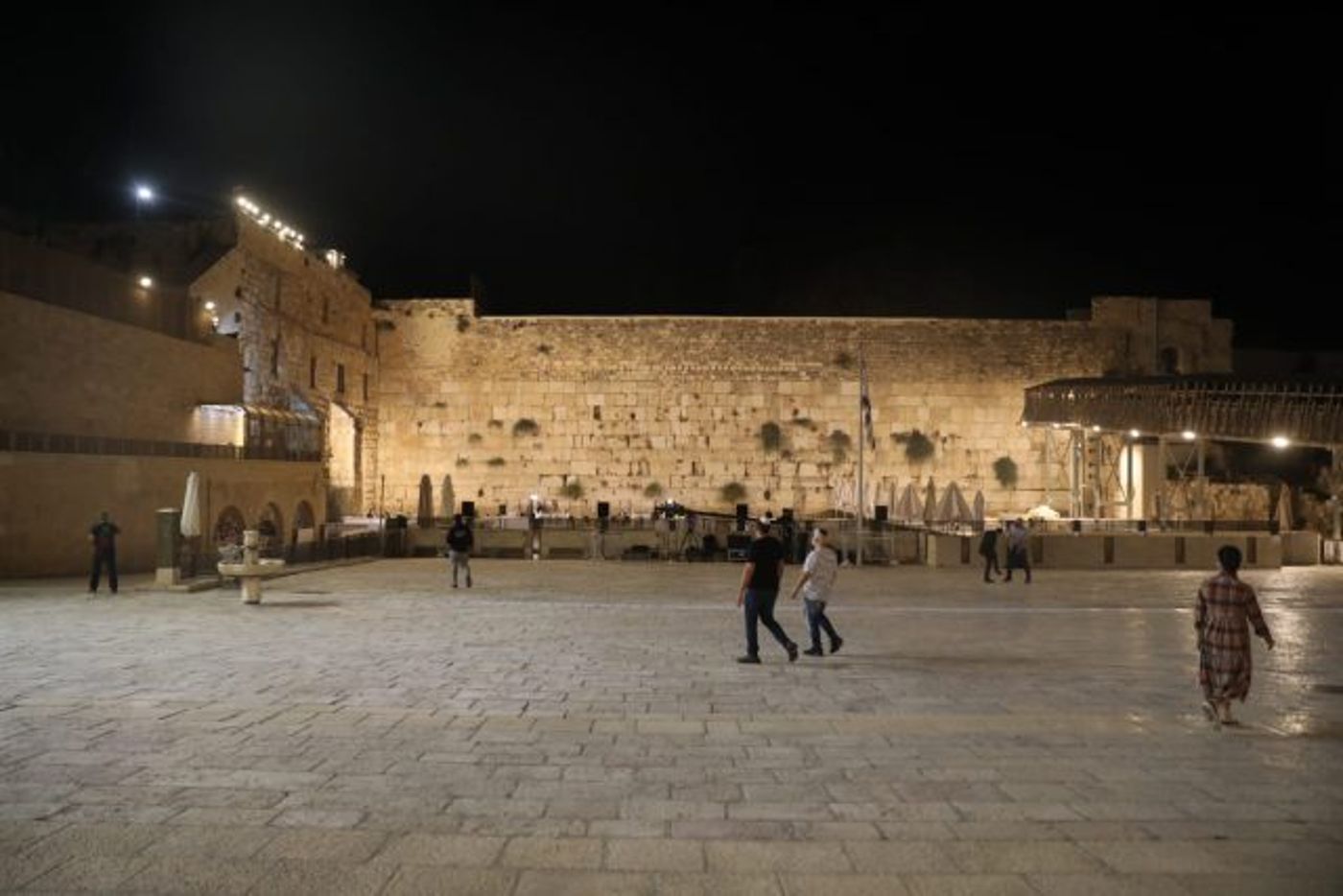 תיעוד: אלפים הפגינו בבלפור, עשרות בודדות בכותל