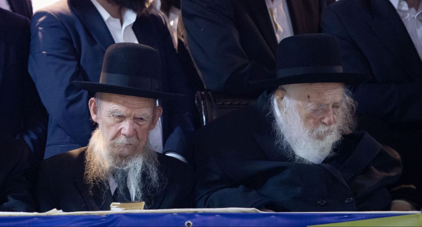 הרבנים החרדים: לא לסגור בתי כנסת, להתפלל בחוץ
