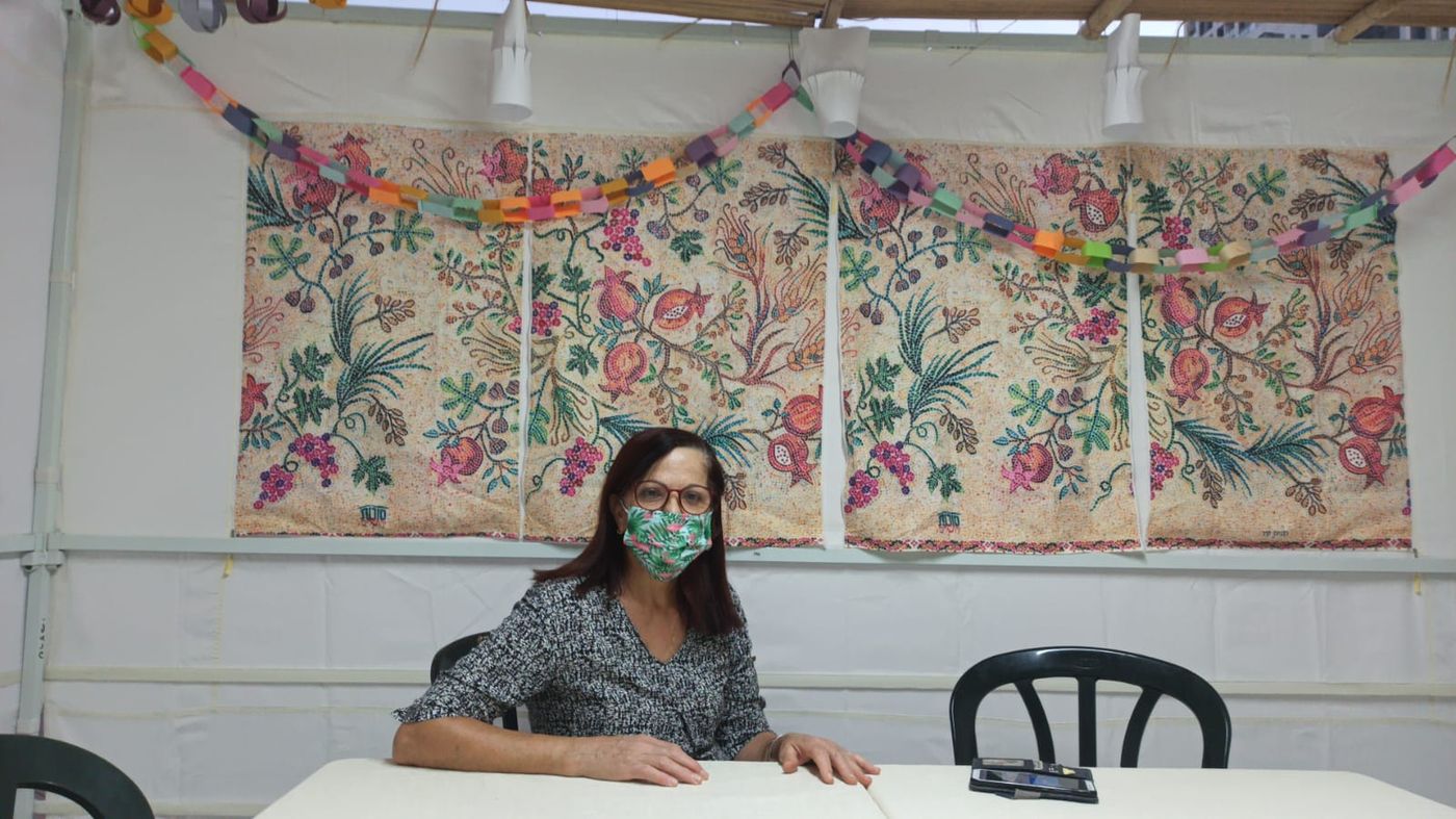 "חולמת לארח בסוכה שלנו את הבן שלנו עופר ז"ל, ששירת בגולני ונרצח לפני 17 בחדירת מחבלים לבסיס"