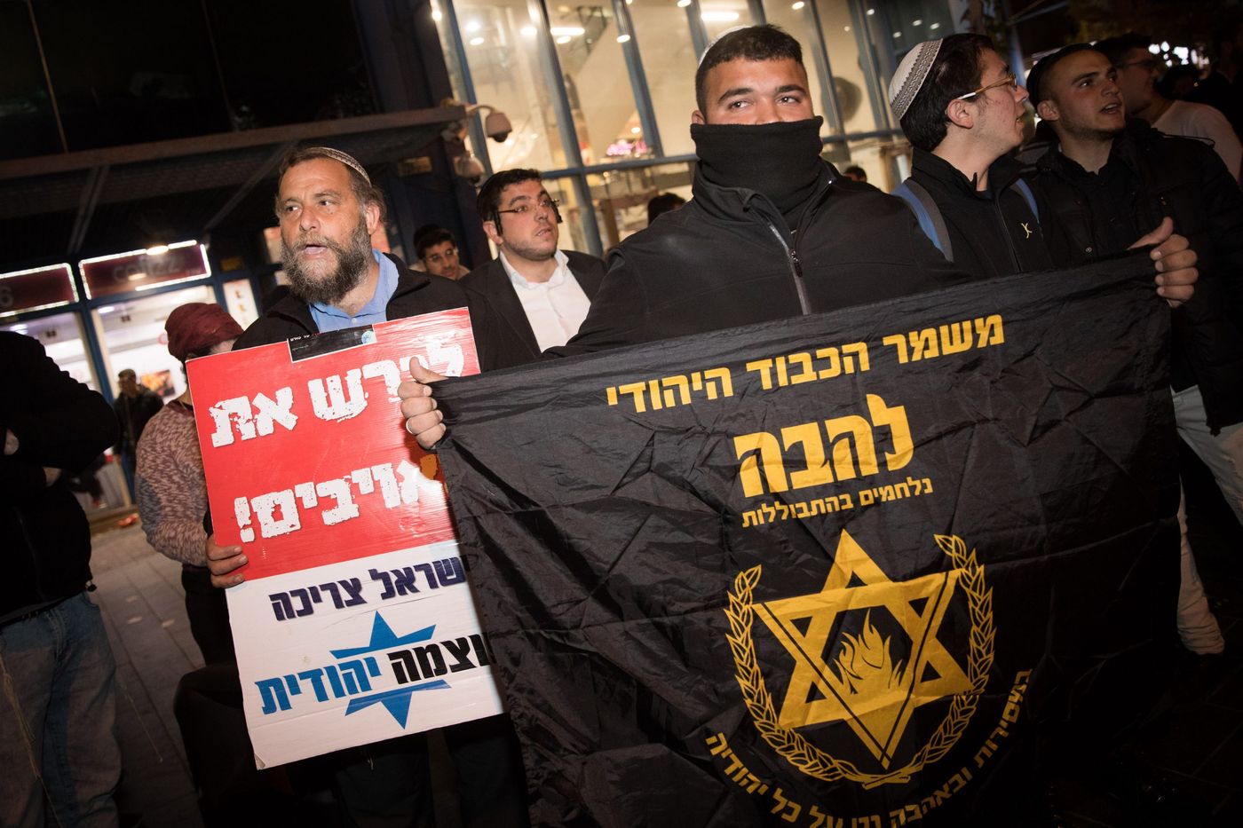 גנץ: לבחון להגדיר את להב"ה ולה-פמיליה כארגוני טרור